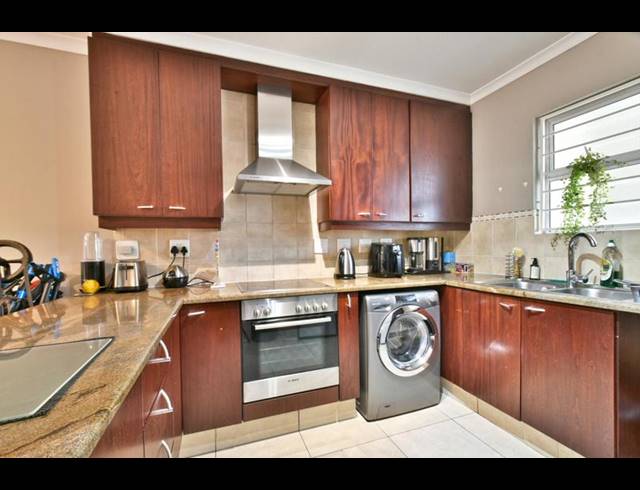 2 BEDROOM APARTMENT FOR SALE IN HYDE PARK